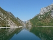 Albánsko, jazero Komani a okolie